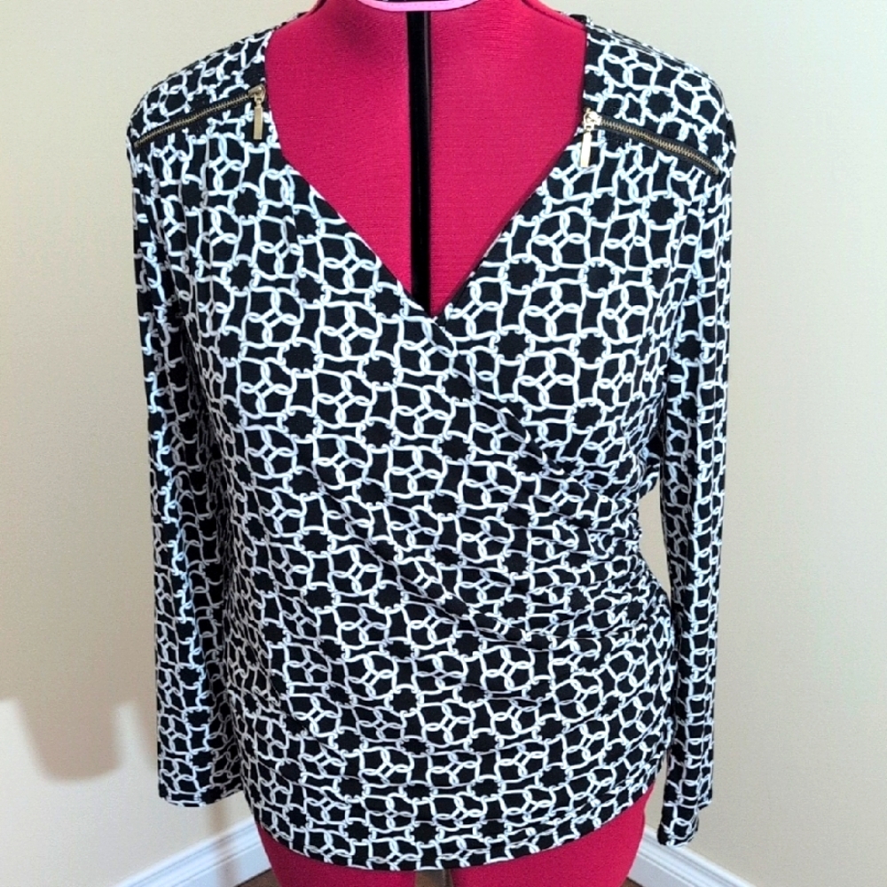 Jessica | Black and White Geometric Wire Tangle Patterned Top Zipper Accents